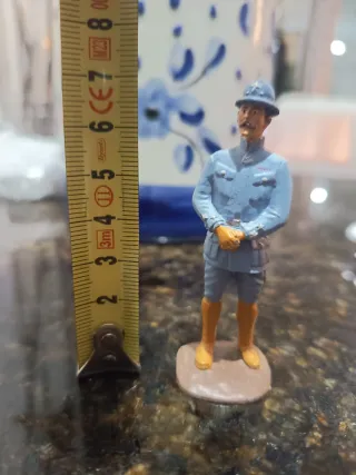 Figura de plomo militar