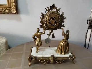 Reloj y Candelabros Acero Fundido y Mármol