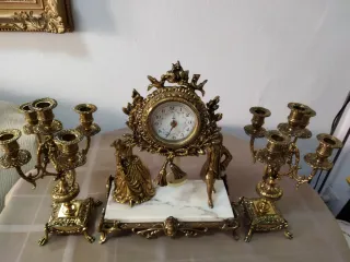 Reloj y Candelabros Acero Fundido y Mármol