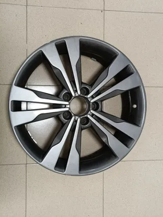Llanta Mercedes Benz 18"