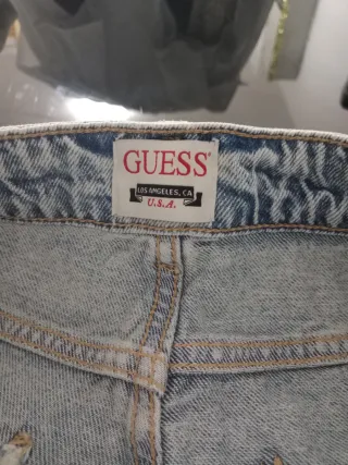 Pantalón corto Guess con pedrería