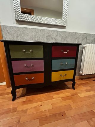 Mueble auxiliar de madera cajones multicolor