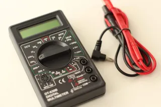 Multímetro Digital DT-830B