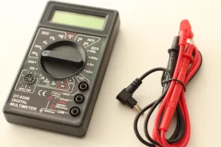 Multímetro Digital DT-830B