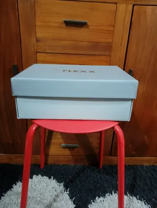 Zapatos de cuña negros elegantes, cómodos y nuevos