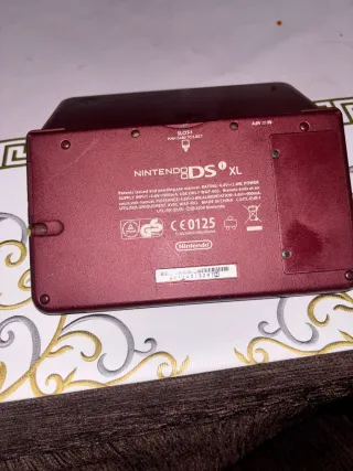 Nintendo DSi XL Roja