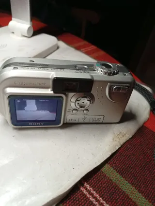 Cámara Sony Cyber-shot DSC-P7