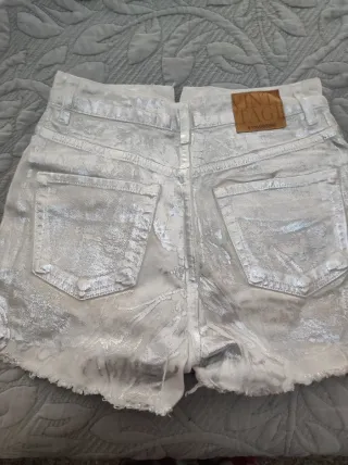 Shorts plateados con estampado Nuevo sin etiqueta