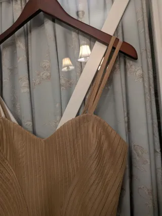 Vestido beige con flecos