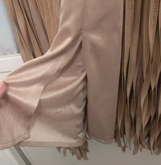 Vestido beige con flecos