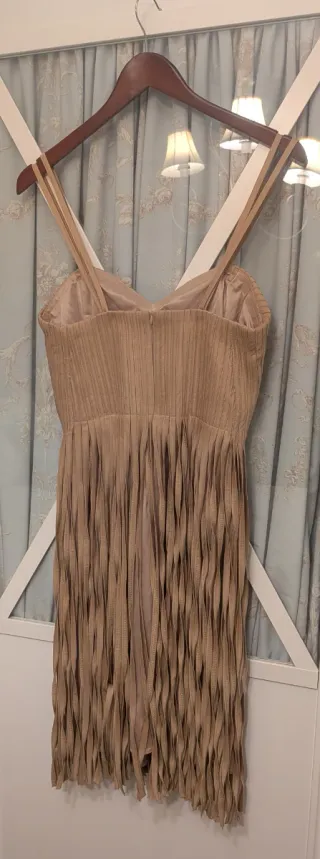 Vestido beige con flecos