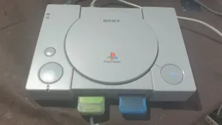 Consola Sony PlayStation 1 gris y juegos