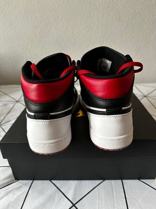 Nike Jordan 1 Mid Roja Negra Blanca