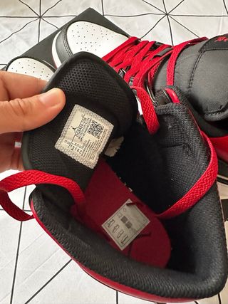 Nike Jordan 1 Mid Roja Negra Blanca