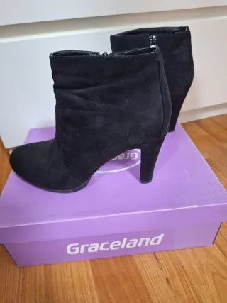 Botines tacón. Talla 39 Negros