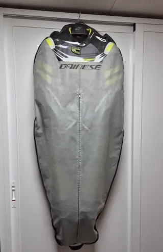 Mono de moto Spyke negro y flúor.