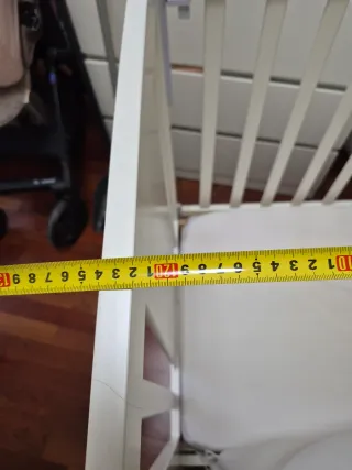 Cuna de bebé blanca