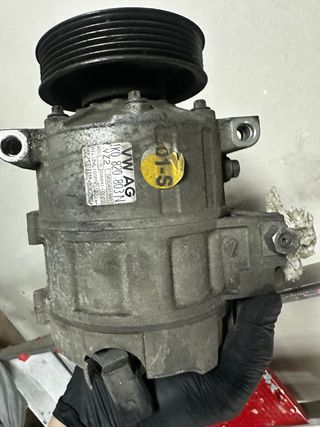 Compresor A/C VW AG 1K0 820 803N Golf V