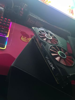 XFX RX 570 XXX 8GB Usada mantenimiento cada año