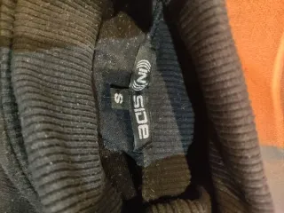 Jersey largo cuello alto estampado