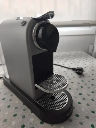 Cafetera Nespresso Citiz Gris + porta cápsulas