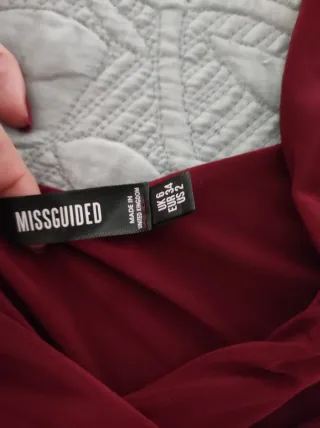 Vestido burdeos drapeado