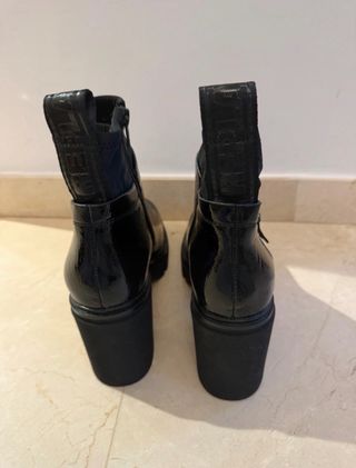 Botines negros charol tacón