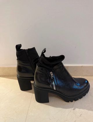Botines negros charol tacón