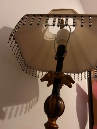 Mueble escalonado auxiliar con lámpara