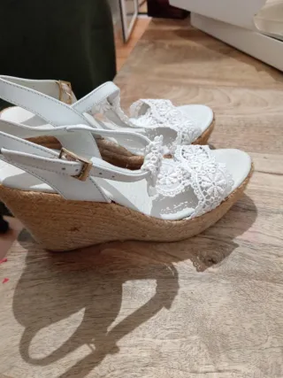 Cuñas Charo Ruiz puntilla blancas