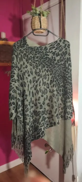 Poncho estampado leopardo