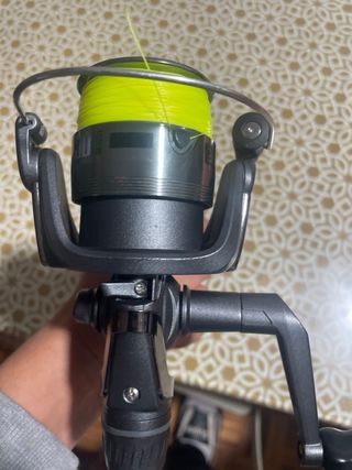 Carrete de pesca tamaño 4000 con hilo de 0.45