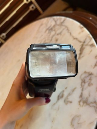 Flash TRIOPO TR-980N con funda