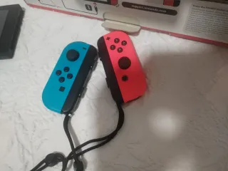 Nintendo Switch Azul y Naranja Casi Nuevo