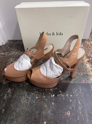 Zapatos Bimba y Lola nude charol talla 40