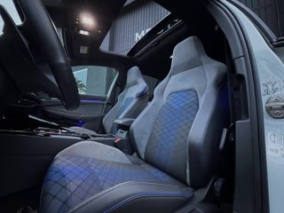Volkswagen Golf R AKRAPOVIC 2023