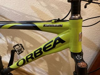 Bici MTB con kit eléctrico. Orbea Saphyr de 26" .