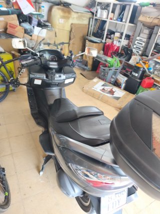 Suzuki Burgman 400 Plata