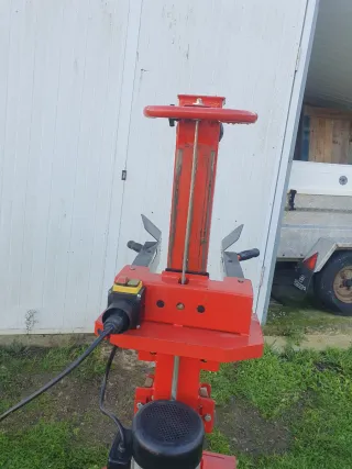 Máquina Astilladora de leña 8TN