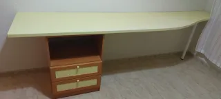 Escritorio juvenil con cajones y 2 estanterías.