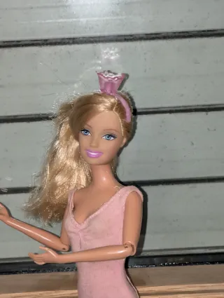 Barbie ballerina con diadema rosa