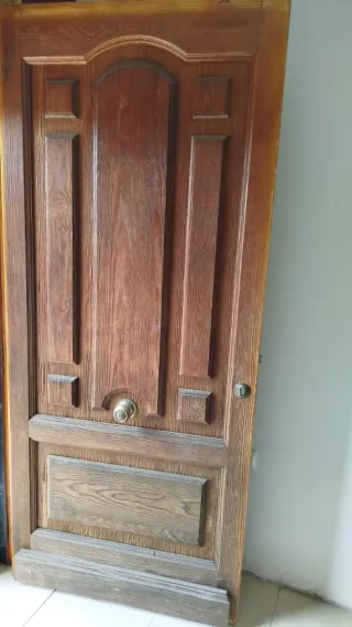 Puerta principal madera