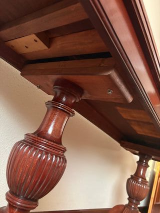 Mesa de comedor extensible madera con 6 sillas.