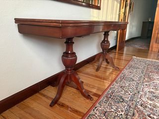 Mesa de comedor extensible madera con 6 sillas.