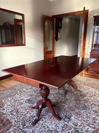 Mesa de comedor extensible madera con 6 sillas.