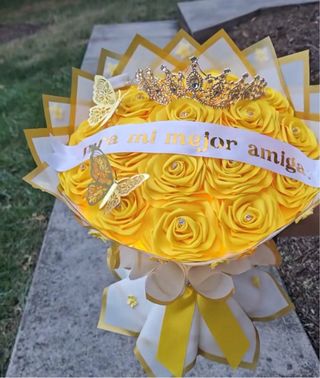 Ramo de rosas eternas decorado