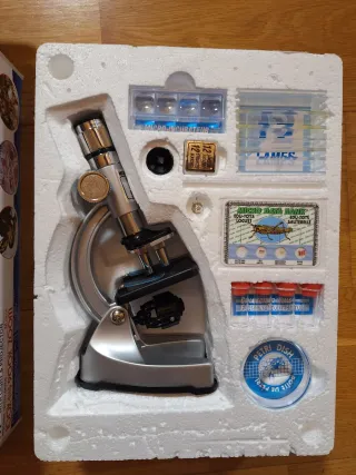 Juego Microscopio 48 Piezas Zoom 100x-900x Luz