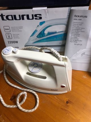 Plancha de vapor Taurus ARAL 2200