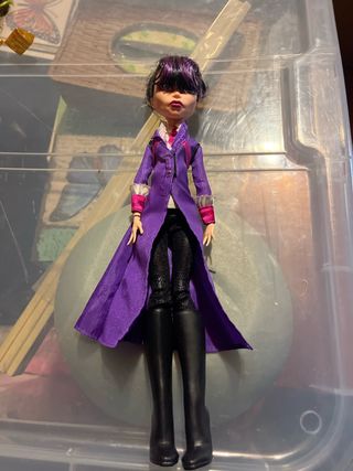 Muñeca Directora decapitada Montser High