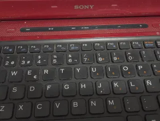 Portátil Sony Vaio Rojo (sin cable)